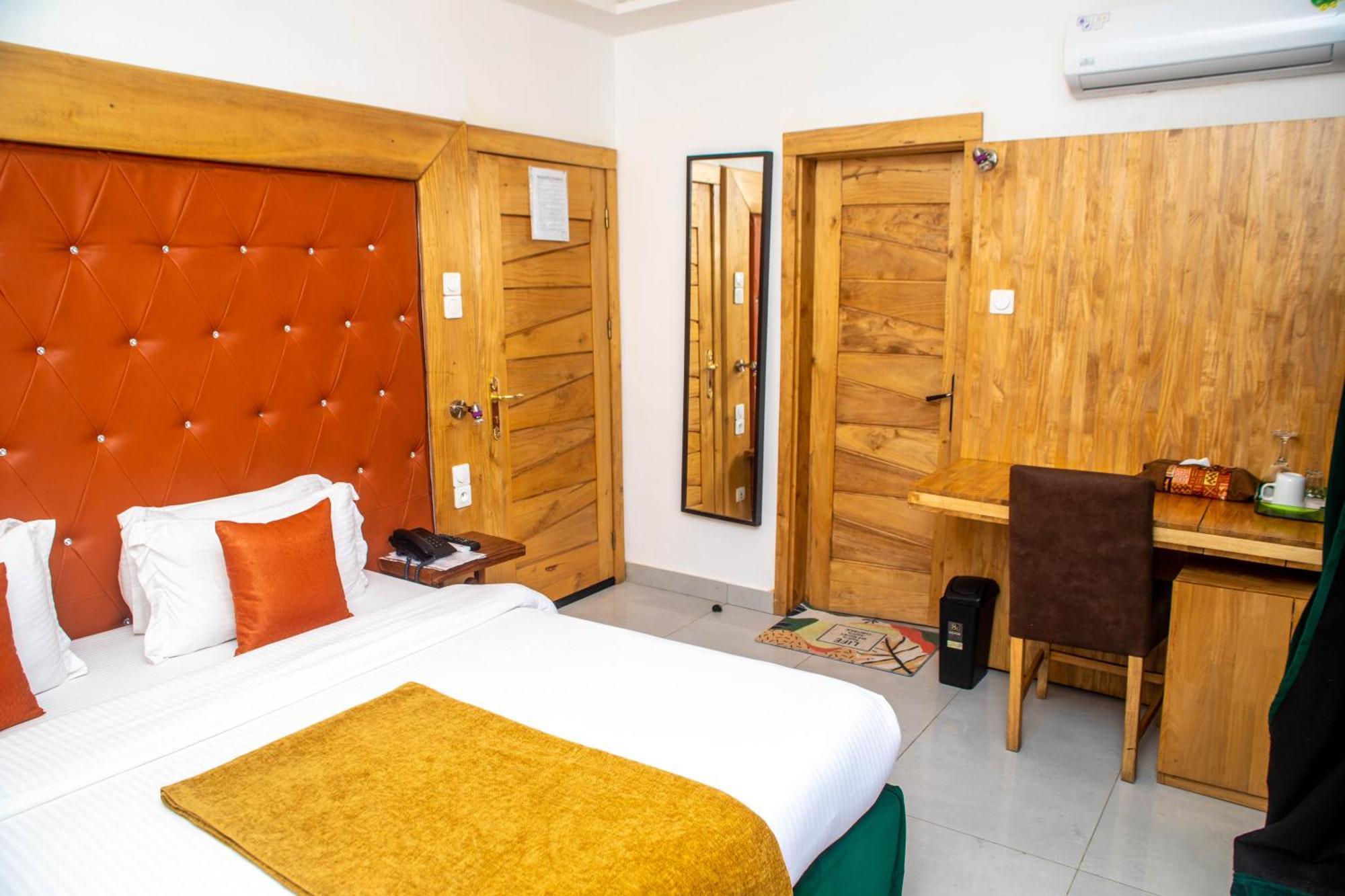 Hotel Les Orchidees Cotonou Exterior foto